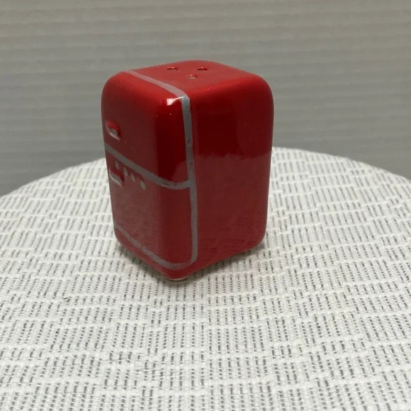 Red Kitchen Appliance Salt and Pepper Shakers - Picture 6 of 7